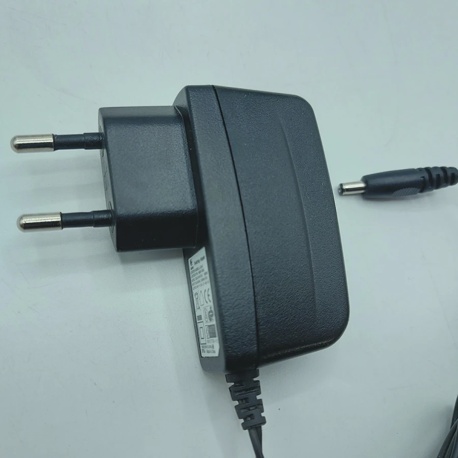 آداپتور برق سوئیچینگ 220 ولت 8 آمپر لاجیتک مدل DSA5P مناسب برای ریموت کنترل ها ( آکبند )